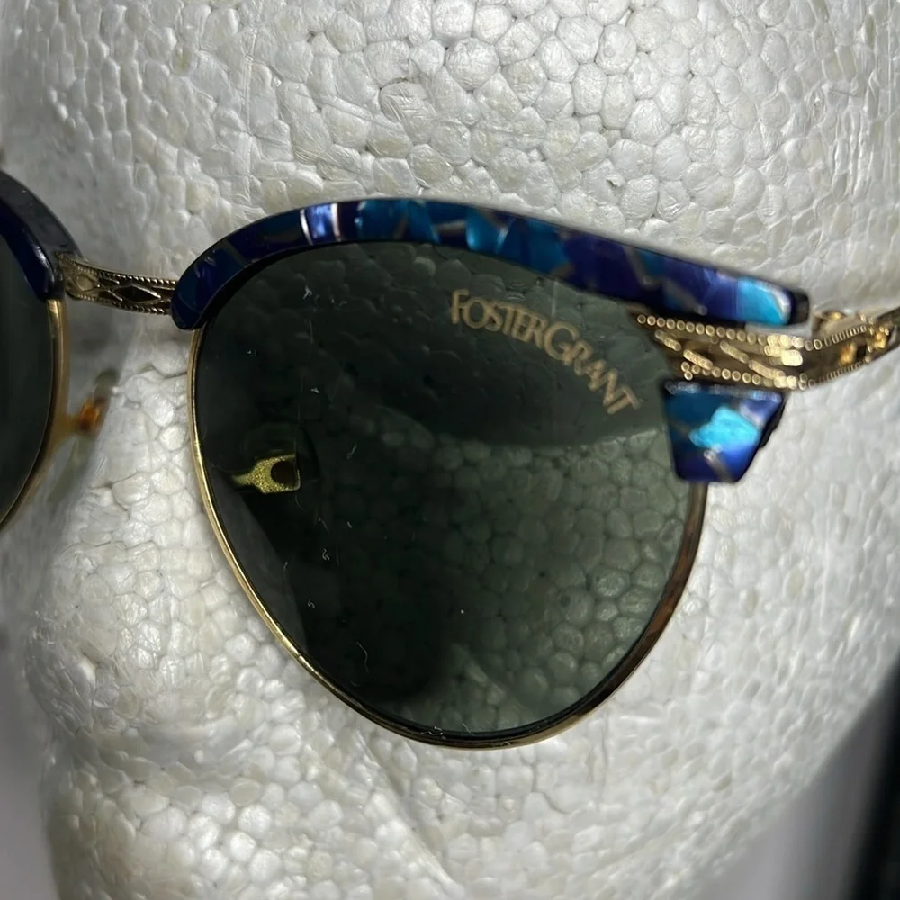 Foster Grant Blue Teal Gold tone Sunglasses Green Lenses
